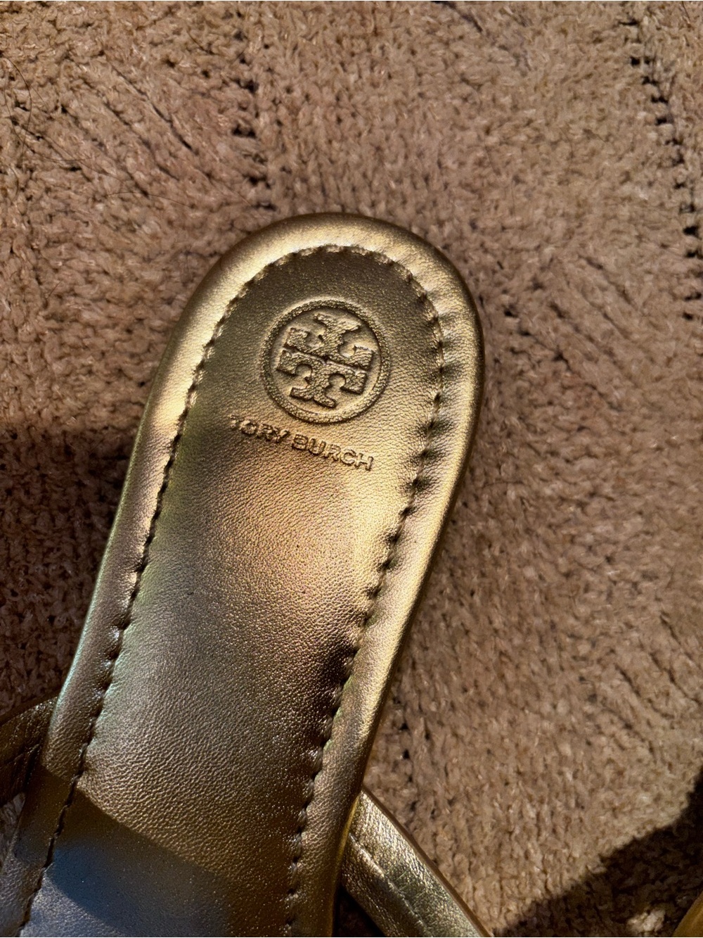 Tory Burch Metallic Gold Logo Thong Sandals Women’s Size 13 - Picture 2 of 7